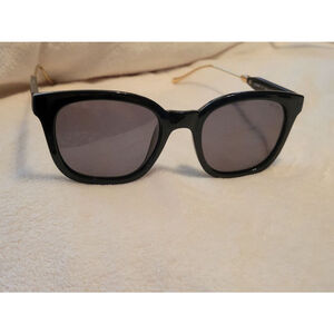 SOJOS Sunglasses SJ 2050 1042 52-22 143. Black With Gold Wire. Pre-Owned.